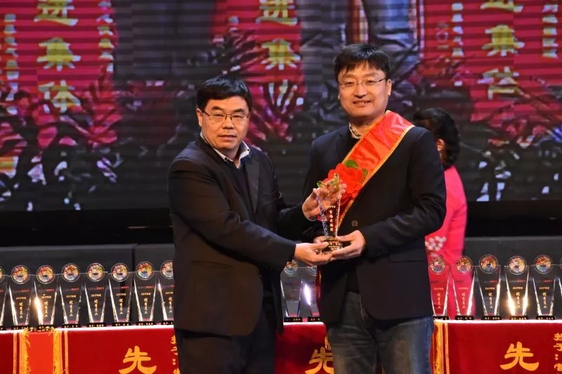伯乐体育艾普喷涂机器人