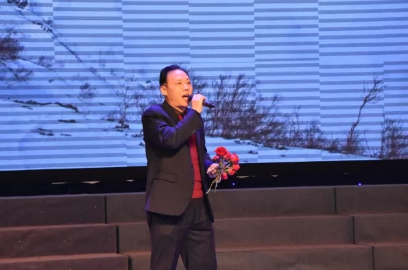 伯乐体育艾普喷涂机器人