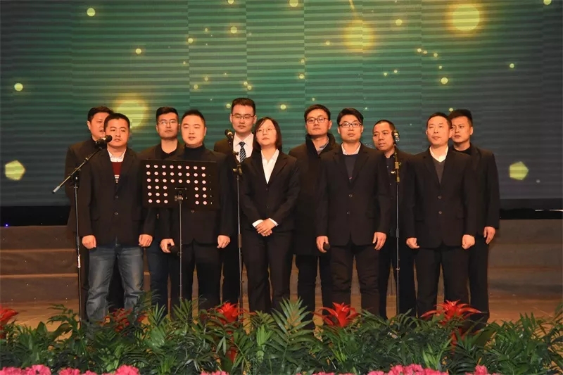 伯乐体育艾普喷涂机器人