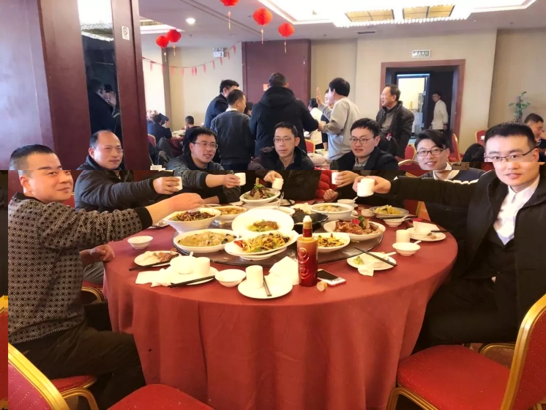 伯乐体育艾普喷涂机器人