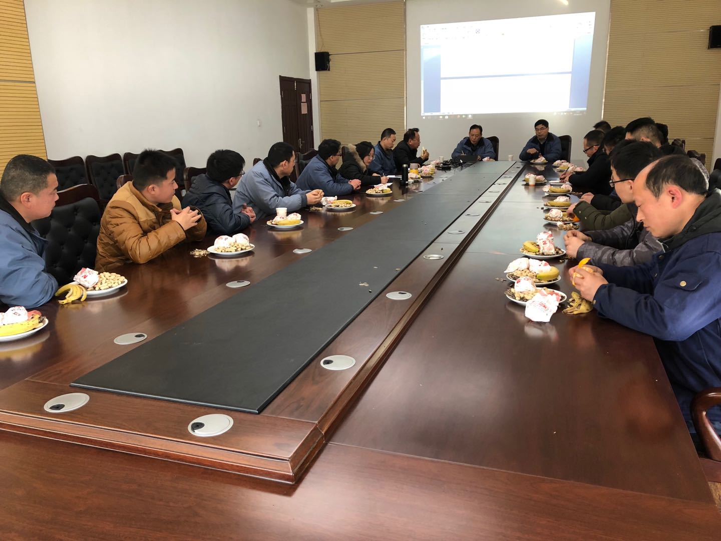 伯乐体育艾普喷涂机器人